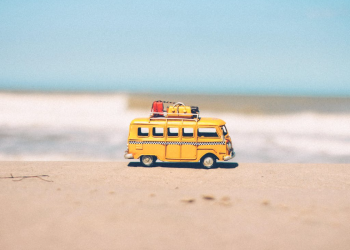 Sky’s the Limit: Unforgettable Skydiving and Paragliding Experiences Worldwide