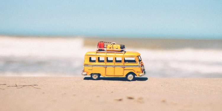 Sky’s the Limit: Unforgettable Skydiving and Paragliding Experiences Worldwide