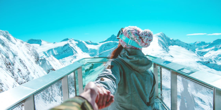 Navigating Air Travel with Kids: Tips for Smooth Flights and Layovers